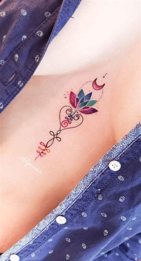 tatuajes entre pecho mujer|Los mejores tatuajes en el pecho para mujer 